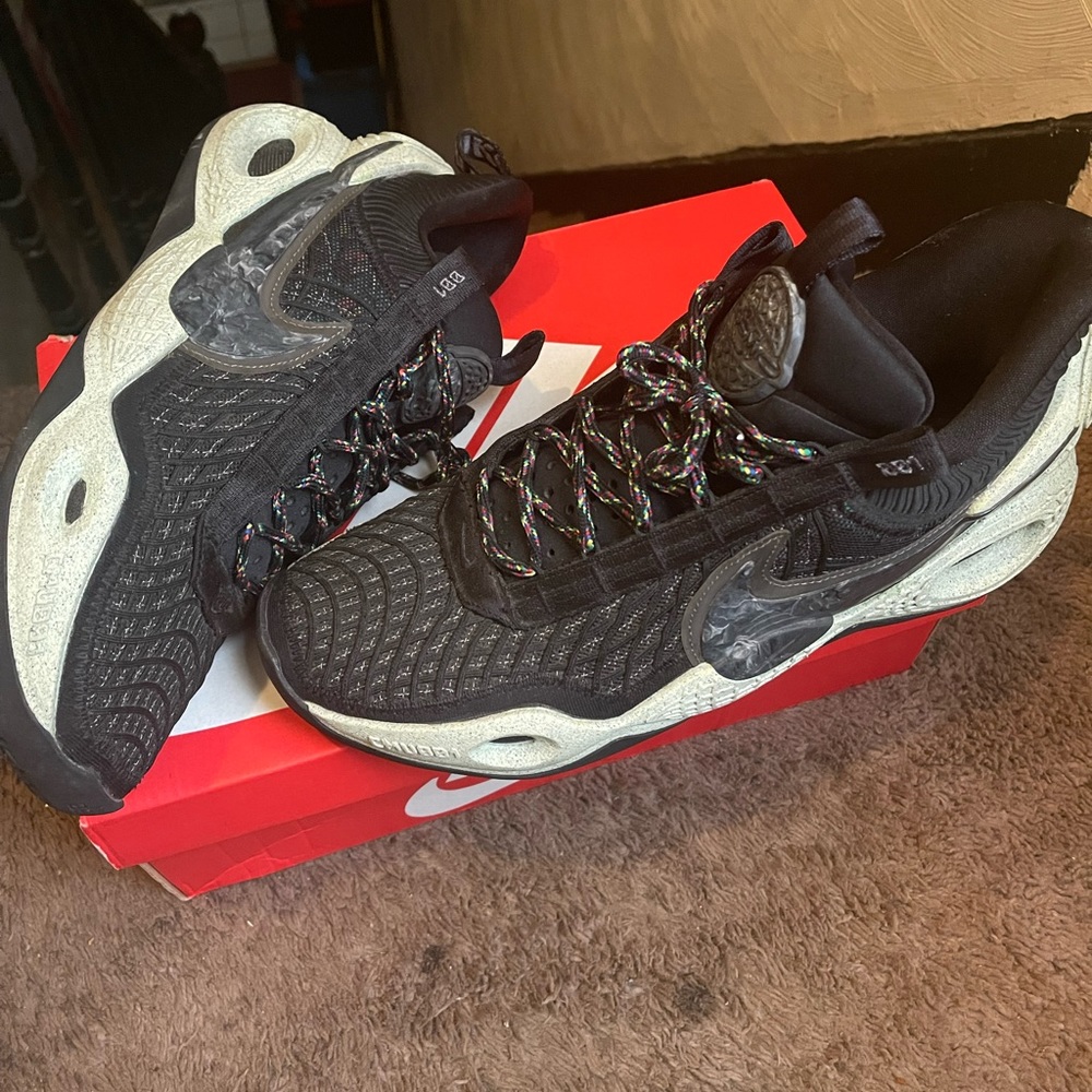 Nike Cosmic Unity Basketball Shoe BLK/BLK/BRLY VLT/SMK GRY